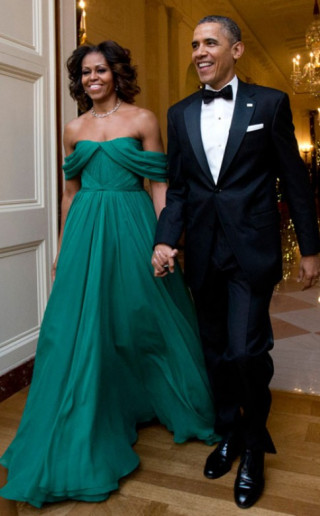 Michelle Obama vào top mặc đẹp với váy trễ vai
