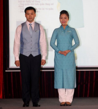 Minh Hạnh chia sẻ ý tưởng thiết kế đồng phục cho Vietnam Airlines