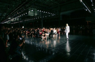 New York Fashion Week níu kéo nhà thiết kế với hai điểm tổ chức