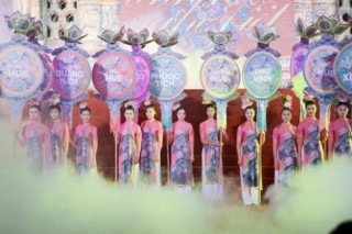 Ngọc Hân, Hồng Quế nổi bật ở Festival Huế