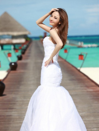 Người đẹp ‘Tân hồng lâu mộng’ tinh khôi trong váy cưới