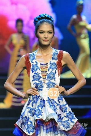 Phan Hà Phương vào top 10 Siêu mẫu châu Á