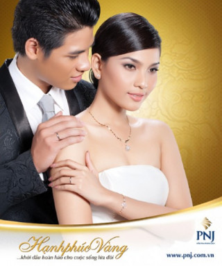PNJ giới thiệu bộ trang sức cưới ‘Hạnh phúc vàng 2012’