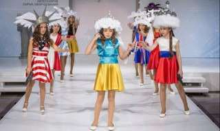 Show thời trang trẻ em ở Nga gây sốc bằng cảnh tự sát