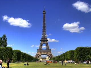 Tháp Eiffel phải đóng cửa vì đình công