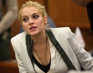 Thời trang hầu tòa của Lindsay Lohan
