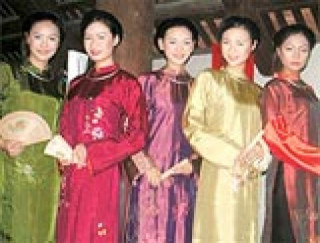 Trình diễn áo dài Việt Nam tại Nhật Bản