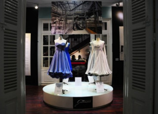Váy Audrey Hepburn, Elizabeth Taylor trưng bày tại VN