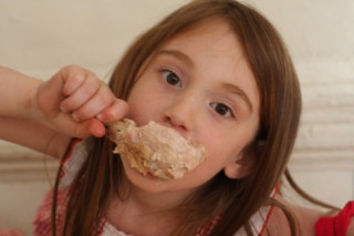 5 thời điểm không nên cho trẻ ăn