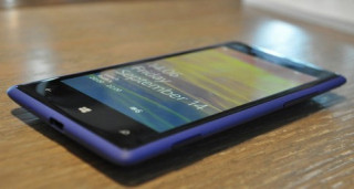 Ảnh chi tiết HTC Windows Phone 8X màu xanh
