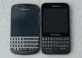 Ảnh so sánh BlackBerry Q5 với Q10