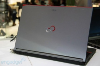 Ảnh thực tế bộ ba laptop LifeBook E của Fujitsu