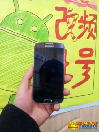 Ảnh thực tế Galaxy S IV xuất hiện ở Trung Quốc