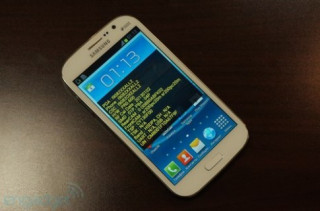Ảnh thực tế smartphone 5 inch giá rẻ nhất của Samsung