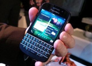 Ảnh thực tế smartphone BlackBerry Q10 và Z10