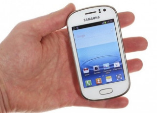 Ảnh thực tế smartphone Galaxy Fame giá rẻ 200 USD