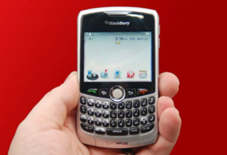 BlackBerry Curve ‘’ăn đứt‘ iPhone tại Mỹ