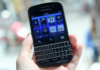 BlackBerry Q10 bắt đầu nhận đặt hàng, giá từ 800 USD