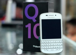 BlackBerry Q10 trắng về VN với giá 17 triệu đồng