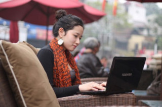 Cafe Wi-Fi cùng laptop Toshiba