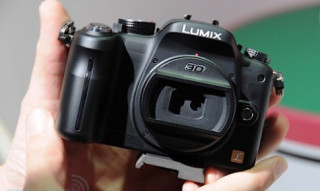 Camera 3D thay ống kính của Panasonic