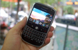 Cận cảnh BlackBerry Bold của Viettel
