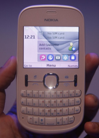 Cận cảnh điện thoại hai sim Nokia Asha 200