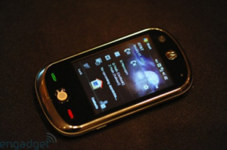 Cận cảnh ‘iPhone’ của Motorola