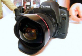 Canon 5D Mark II nâng cấp firmware 2.2.1