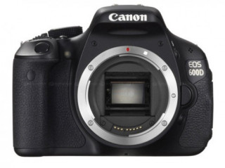 Canon bất ngờ ra mắt 600D và 1100D