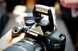 Canon đã bán được 40 triệu máy ảnh SLR