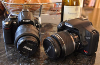 Canon EOS 500D và Nikon D5000