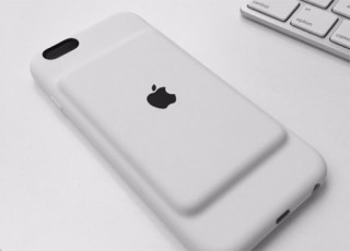 CEO Apple: Ốp lưng kiêm pin cho iPhone không phải cái bướu