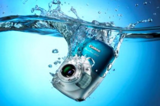D10, máy ảnh chịu nước đầu tiên của Canon
