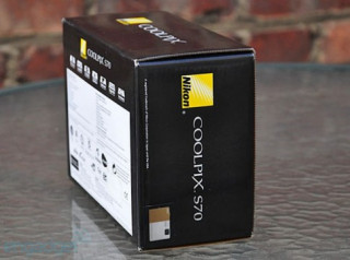 ‘Đập hộp’ camera cảm ứng của Nikon