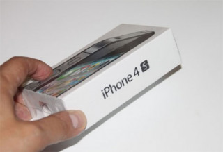 ‘Đập hộp’ iPhone 4S