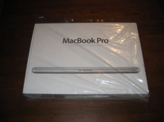 ‘Đập hộp’ MacBook 17 inch pin liền
