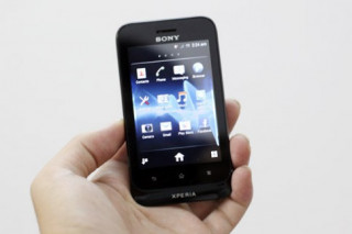 ‘Đập hộp’ Sony Xperia Tipo tại VN