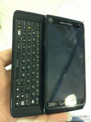 Điện thoại chống nước có bàn phím của Motorola xuất hiện
