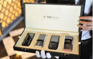 Điện thoại siêu sang TAG Heuer tích hợp 2 SIM