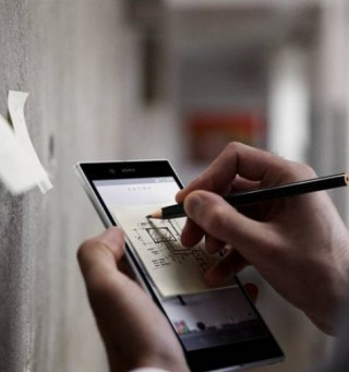 Điện thoại Sony Xperia ZU 6,4 inch lộ ảnh quảng cáo dùng bút