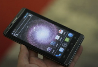 Điện thoại Trung Quốc màn hình 5 inch tại VCW 2012  