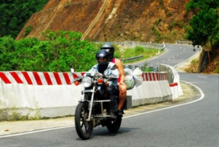 Du khách đến Huế thích thú với loại hình “môtô ôm” đường dài