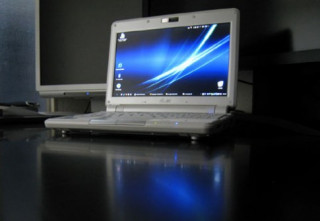 Eee PC có ổ quang đầu tiên ra mắt tháng 4