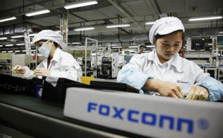 Foxconn dự định thay thế công nhân bằng robot