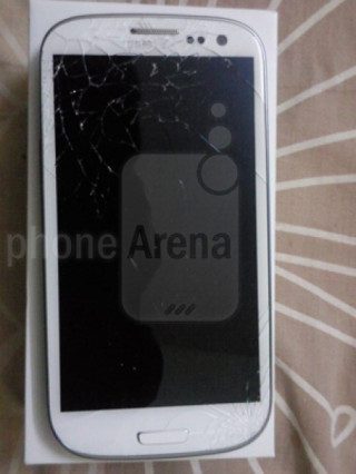Galaxy S III rơi vỡ màn hình