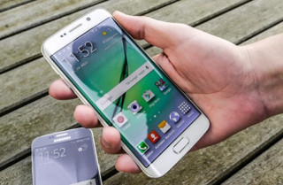Galaxy S7 sẽ có hai cỡ màn hình, to hơn Galaxy S6