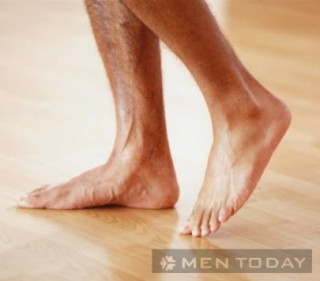 Giúp nam giới chăm sóc bàn chân