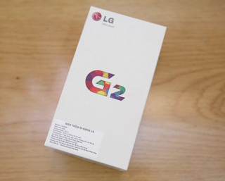 Hình ảnh mở hộp LG G2 tại Việt Nam
