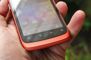 HTC Desire S phiên bản màu đỏ xuất hiện